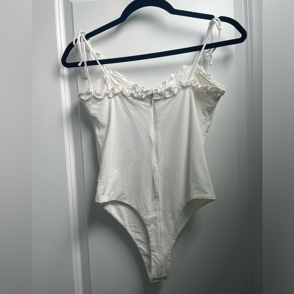 Superdown Ruffle Bodysuit - Picture 3 of 4